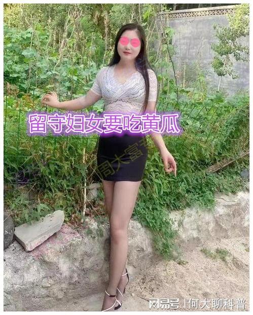 村里老嫂子吃瓜,笑谈家常乐无边