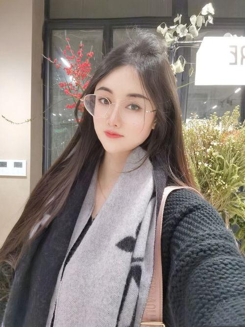 诗诗kiki吃瓜,瓜田里的欢乐时光